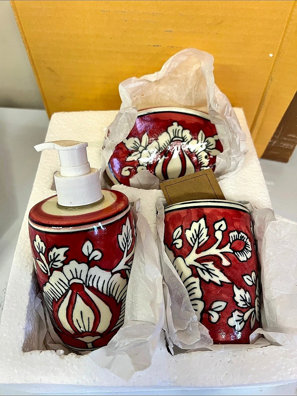 New in a box Floral Bathroom Accessory Set in Red & White